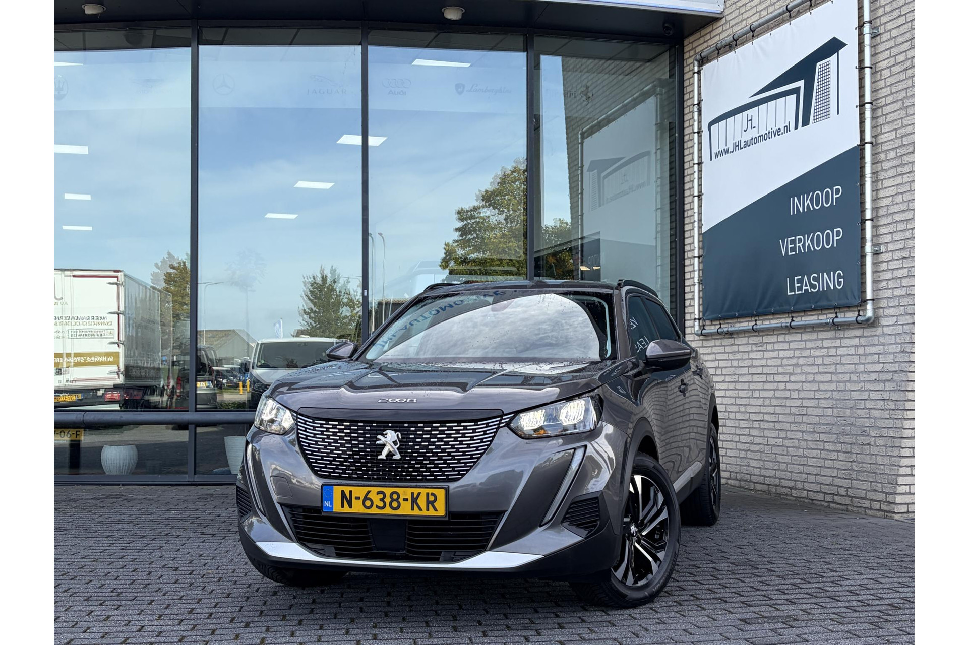 Peugeot 2008 1.2 Allure*NAVI*CAM*CRUISE*ECC*LED*LMV*CARPLAY*